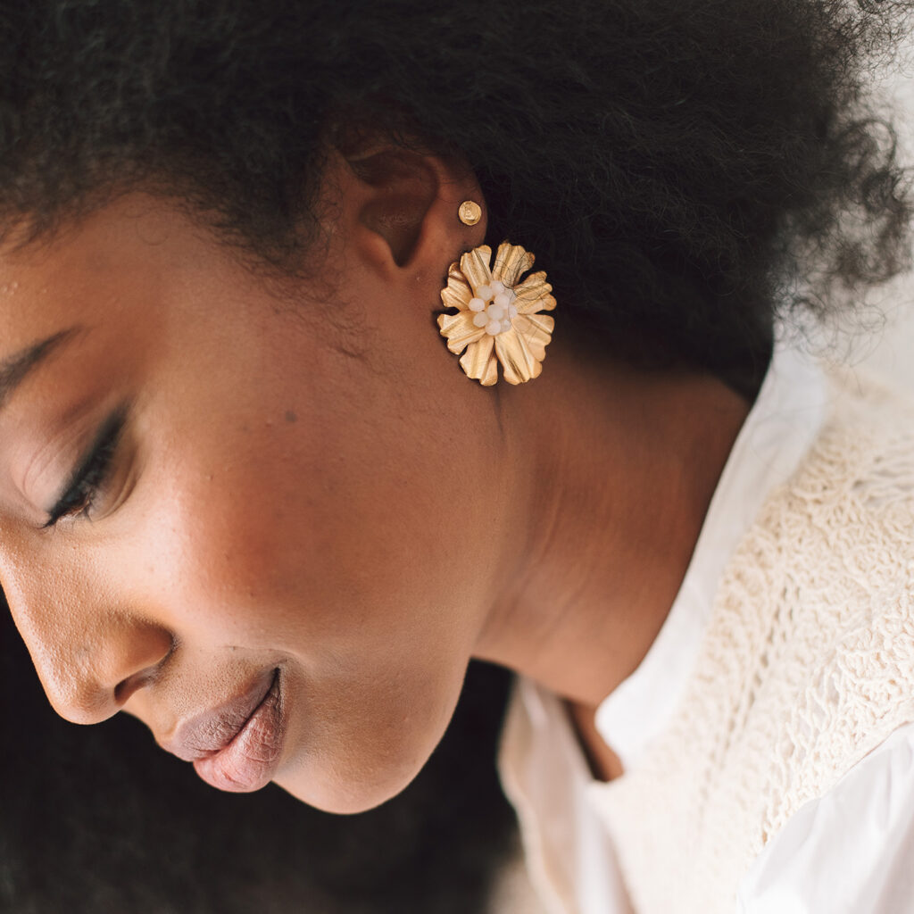 Sunflower Earrings [Cream]