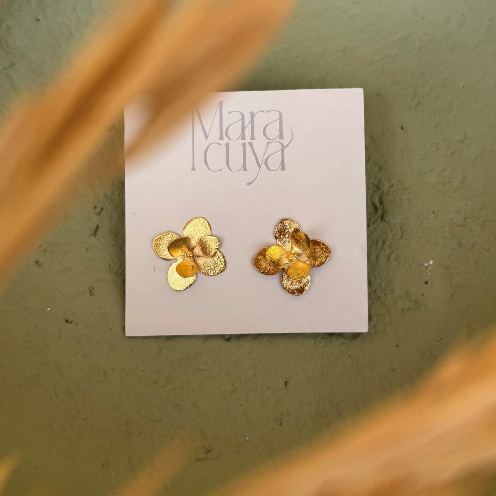 Mini Cala Earrings