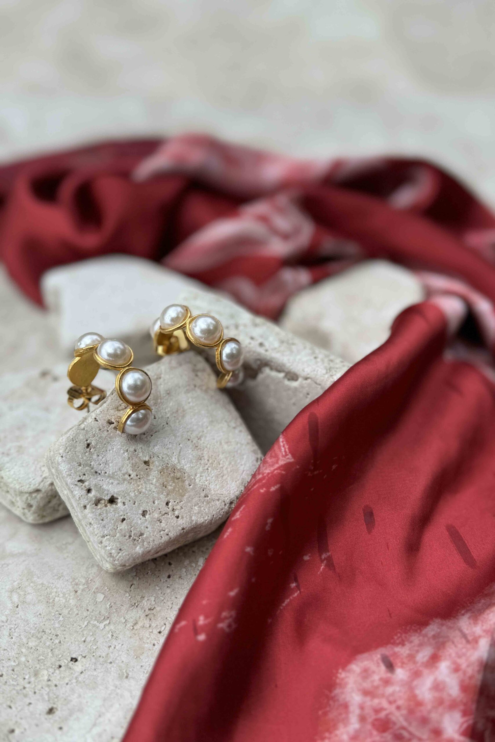 Pearly Hoop Earrings - Imagen 2